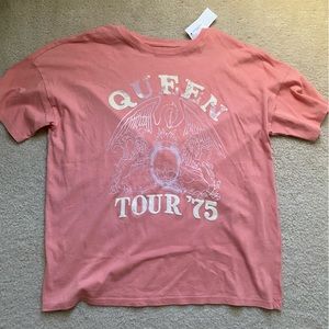 (NWT) American Eagle Queen t-shirt